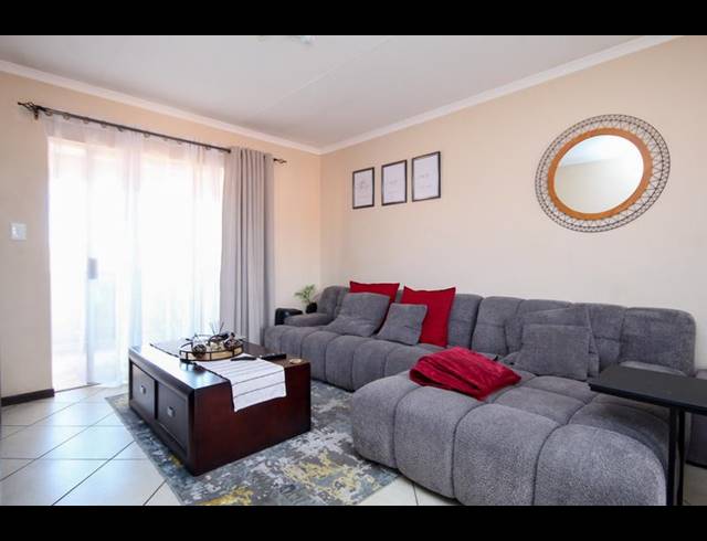 2 BEDROOM TOWNHOUSE FOR SALE IN MONAVONI